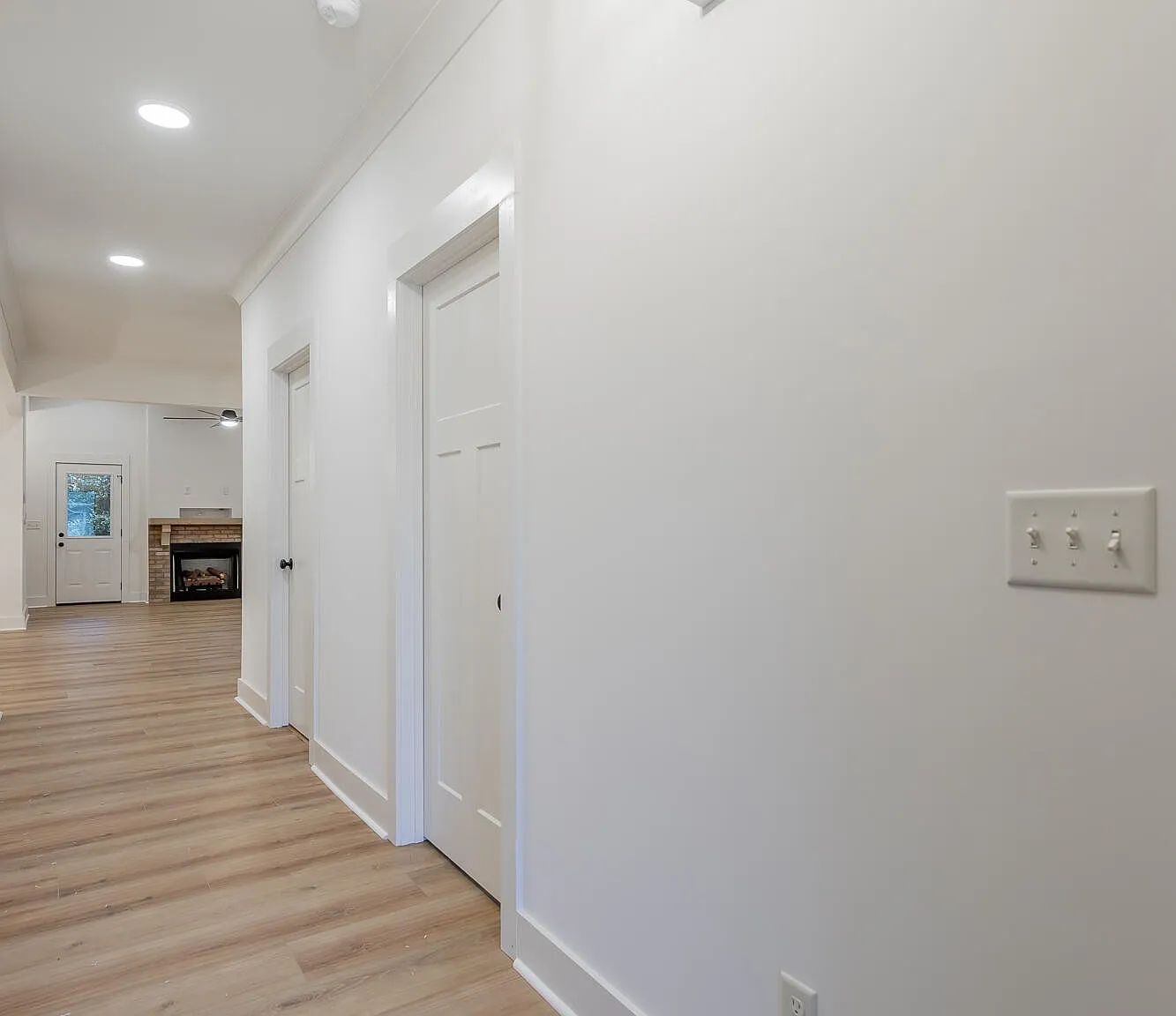3 bed, 3.0 bath, 1972 sqft, $2,600 — Photo 4