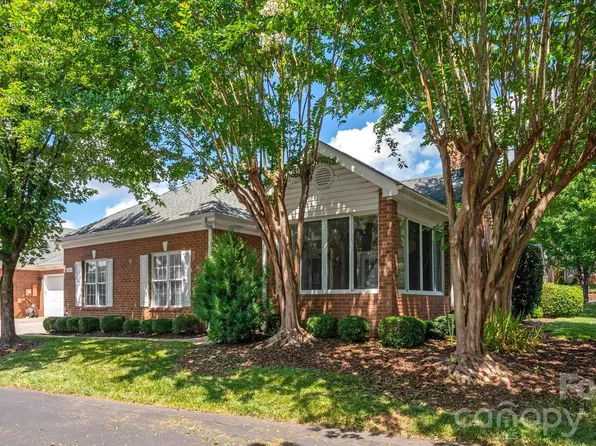 8363 Olde Troon Dr, Charlotte, NC 28277