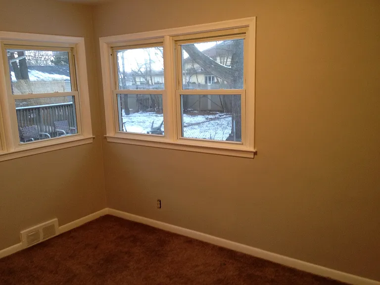 429 E Jarvis Ave — Photo 10
