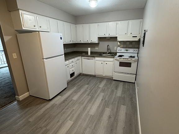 4th image of 1114 SE Belmont Dr APT 12