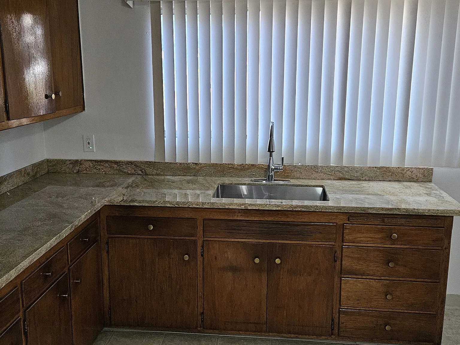 2 bed, 800 sqft, $2,100 — Photo 2