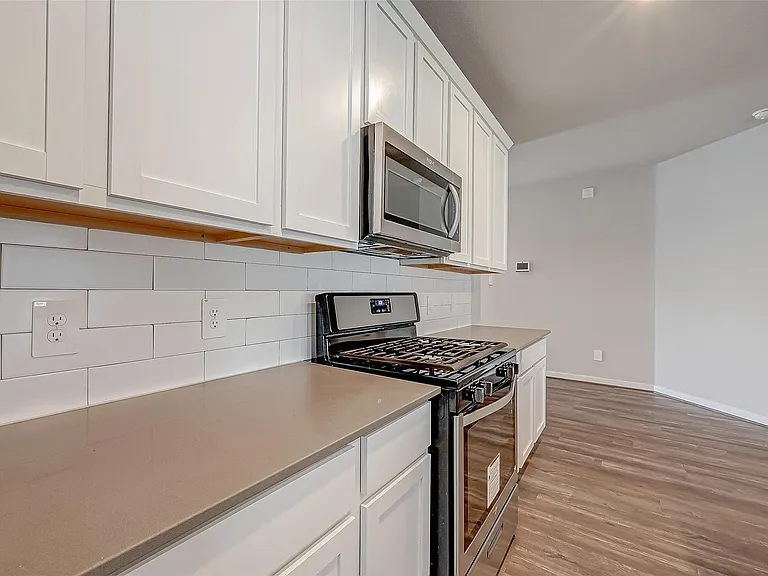 19010 Norbury Park Ln — Photo 7