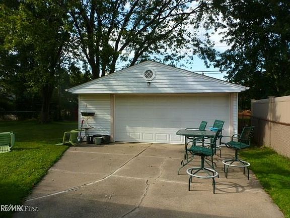 4th image of 2867 Teasdale Dr