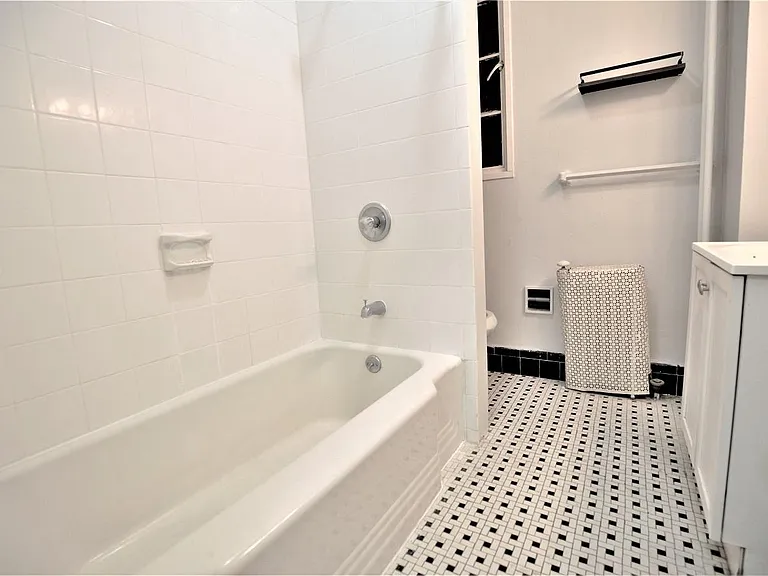 535 Washington St #2 — Photo 11