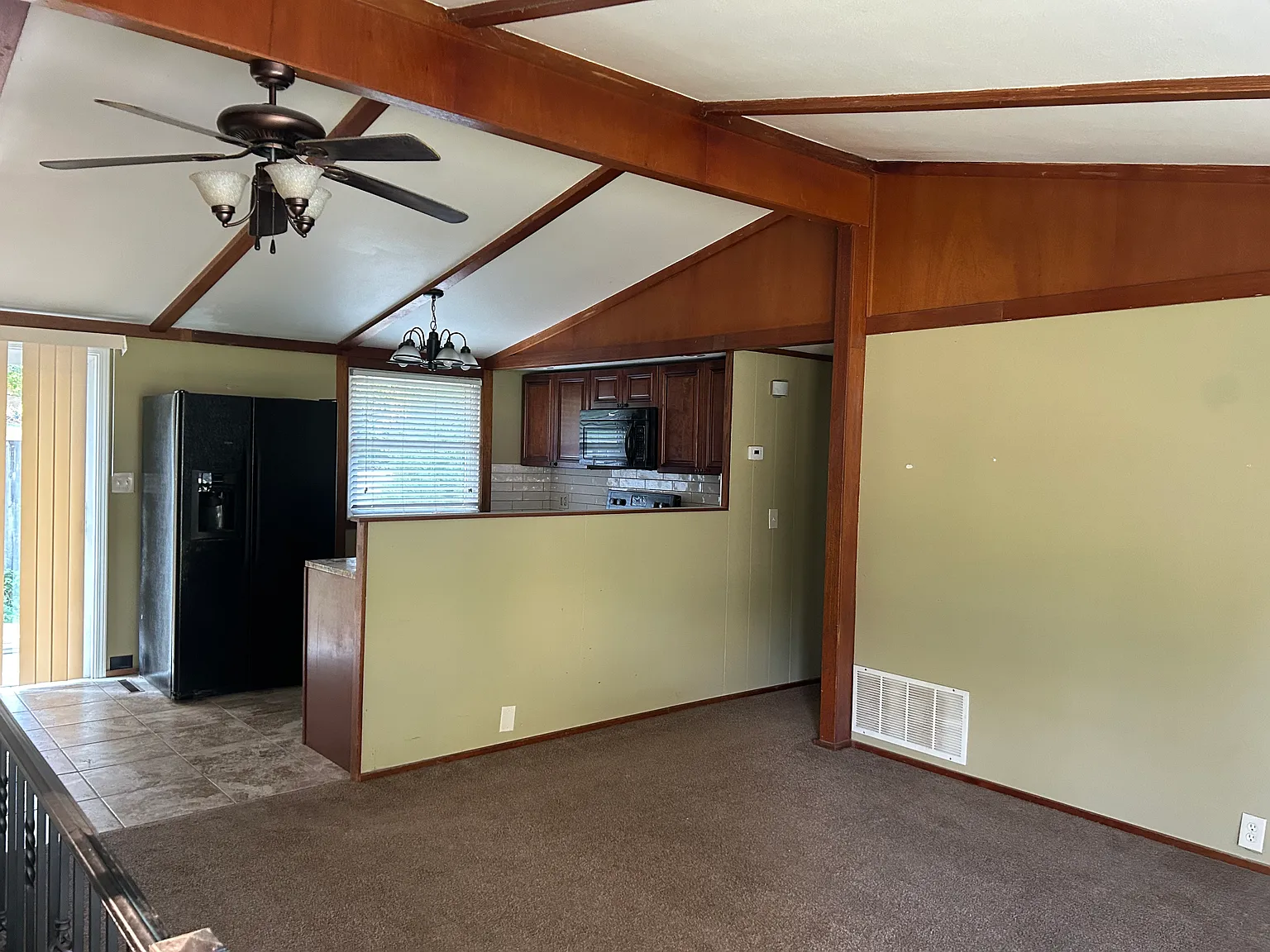 3 bed, 1375 sqft, $1,600 — Photo 1
