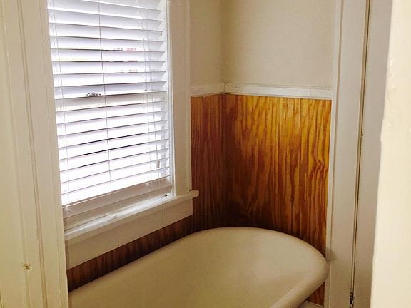 5th image of 236 10th Ave NE APT 11