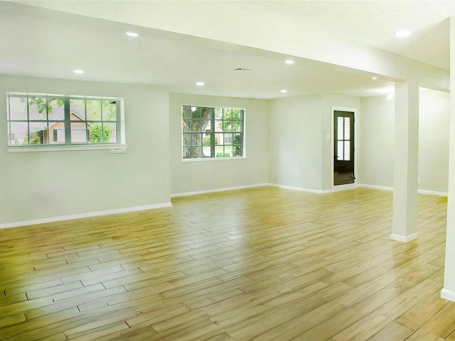 3 bed, 2.0 bath, 1641 sqft, $2,695 — Photo 2