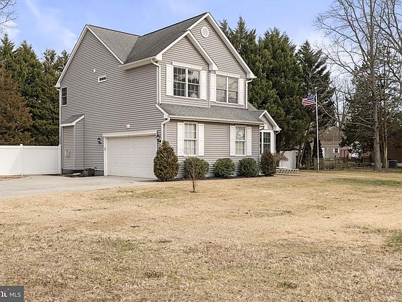 3rd image of 505 S 1st Rd