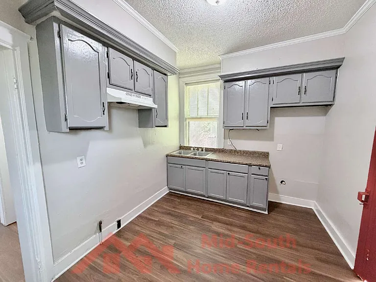 1561 Foster Ave — Photo 8