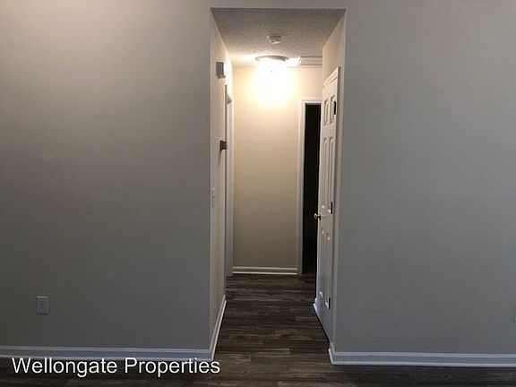 5th image of 221 Browning Ln