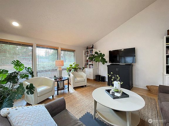 4th image of 117 Hilltop Dr Unit A