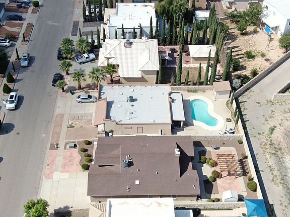 2nd image of 3140 Royal Crest St