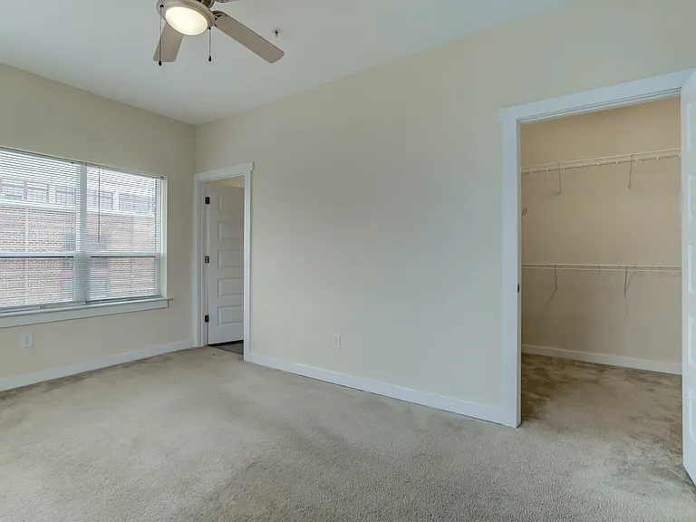 909 Perry St — Photo 30