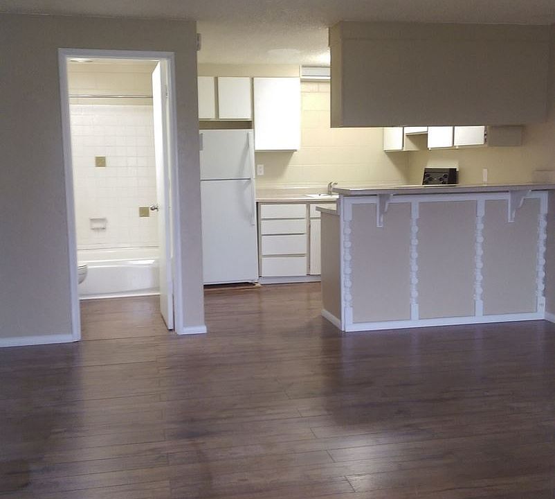 2nd image of 932 W 7th Ave APT 05