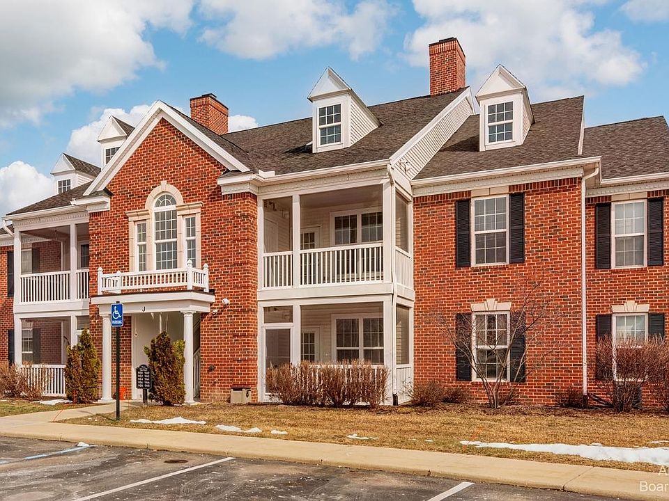 1st image of 960 W Summerfield Glen Cir
