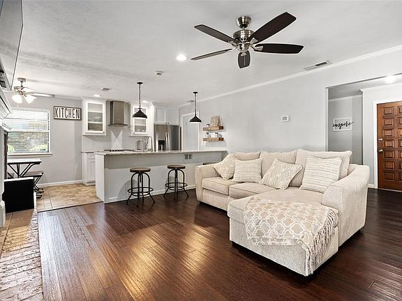 3rd image of 134 Forest Ln