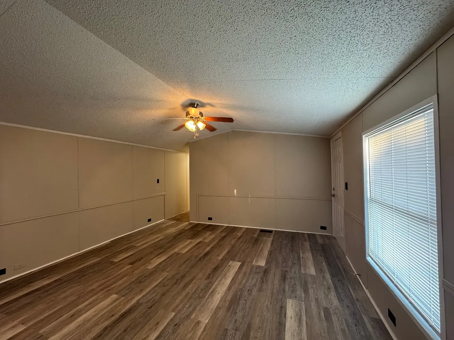 3 bed, 960 sqft, $799 — Photo 4