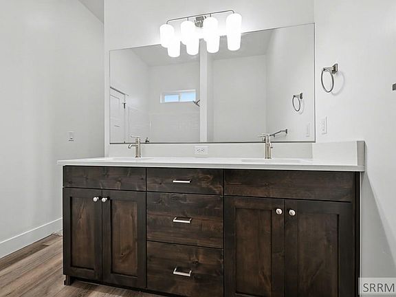 5th image of 534 Fieldstone Ave