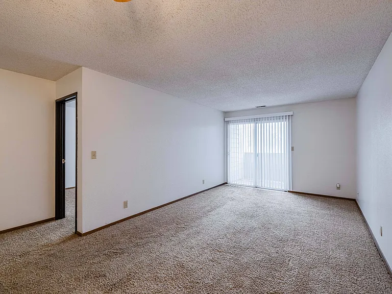 Cambridge Apartments — Photo 28