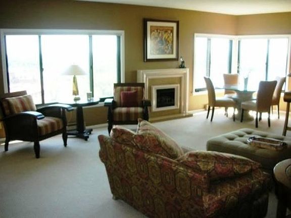 Living Room/Fireplace