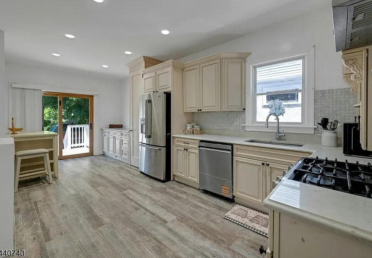 127 S Burnett St #R5-5 — Photo 12