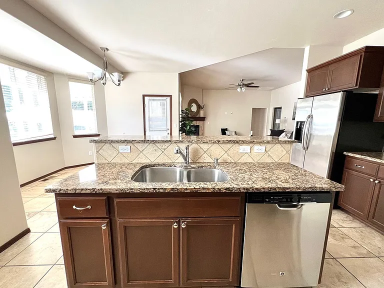 7704 W Washington Ave — Photo 27