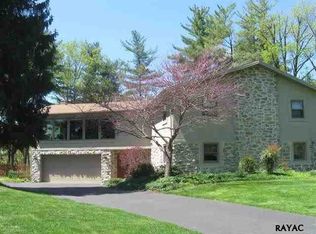 3240 Crooked Wind Ln, York, PA 17404