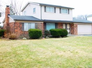 661 Oxhill Ct, White Lake, MI