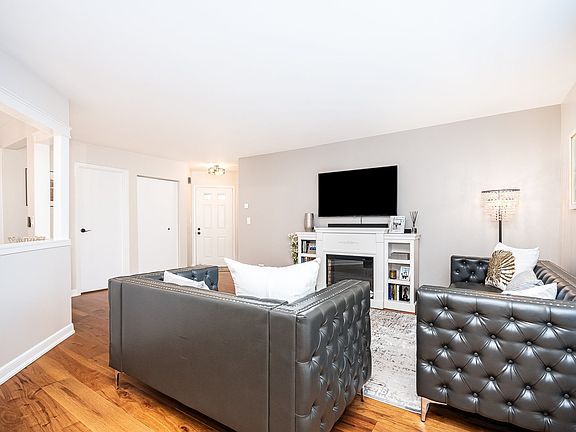 3rd image of 2478 Brunswick Cir APT B1