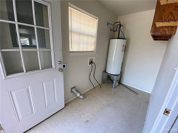 4th image of 1101 E Samano St