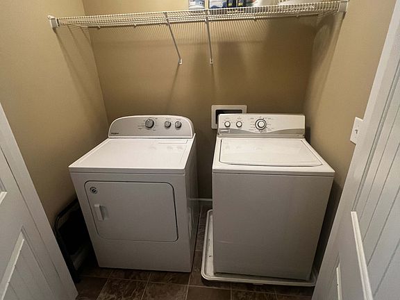 3rd image of 2365 New Holland Cir