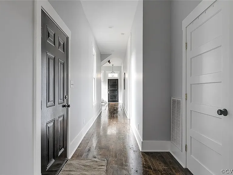 205 Poe St — Photo 25
