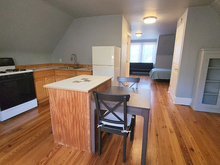 KITCHEN TO BR