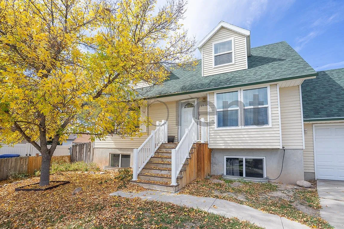 5 bed, 2700 sqft, $2,950 — Photo 1