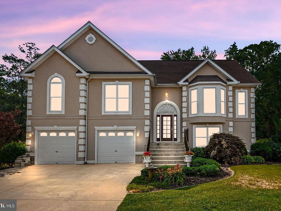 1st image of 302 Forest Ave