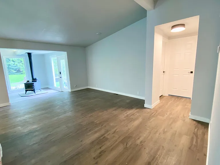 690 S Park Ave — Photo 15