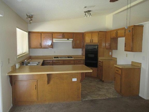 4th image of 41955 Jennifer Ave
