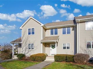 105 Sunrise Cir UNIT 105, Newington, CT 06111