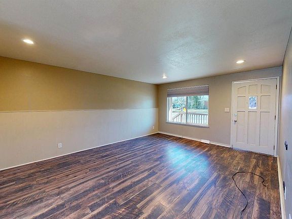3rd image of 253 N Highland Dr