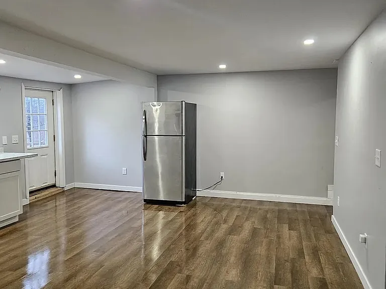 874 River Rd — Photo 3