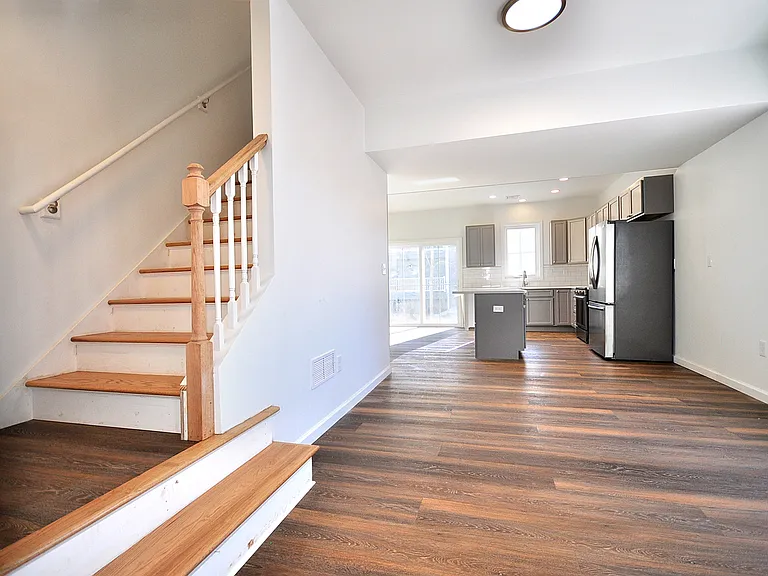 309 Main St — Photo 3