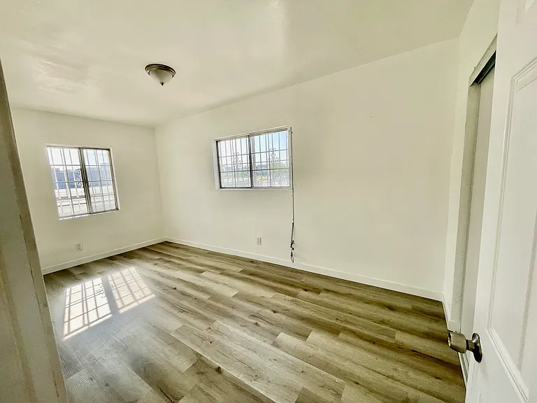 1861 Orange Ave — Photo 12