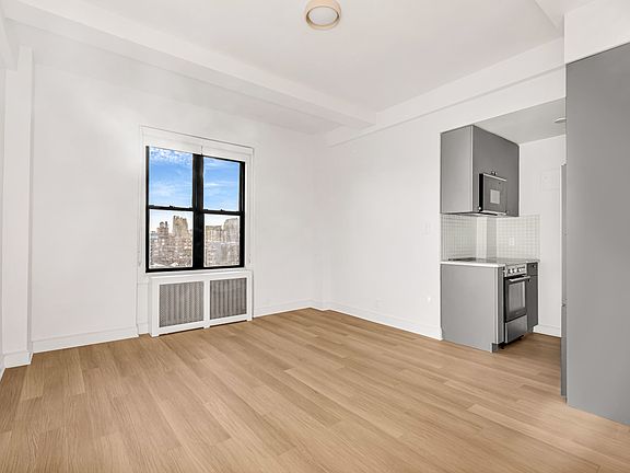 4th image of 208 W 23rd St APT 1610