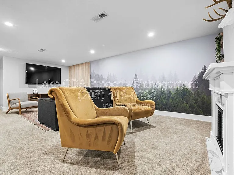 3870 N Honeysuckle Dr #B — Photo 3