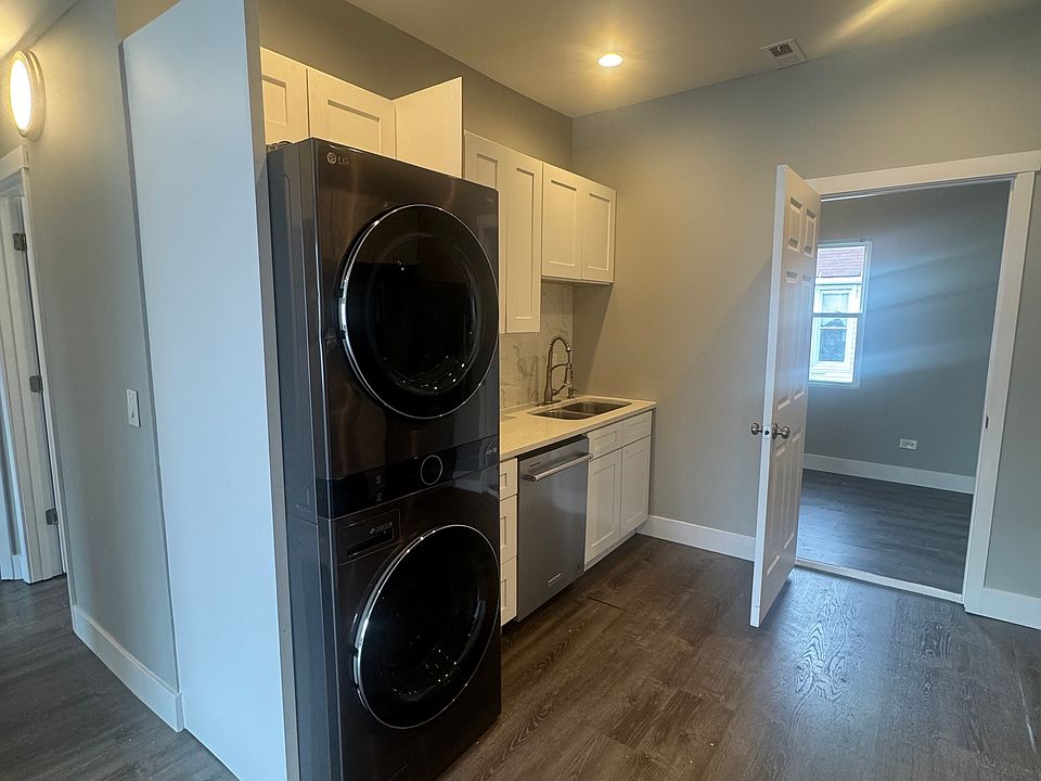 1st image of 904 W 68th St #2