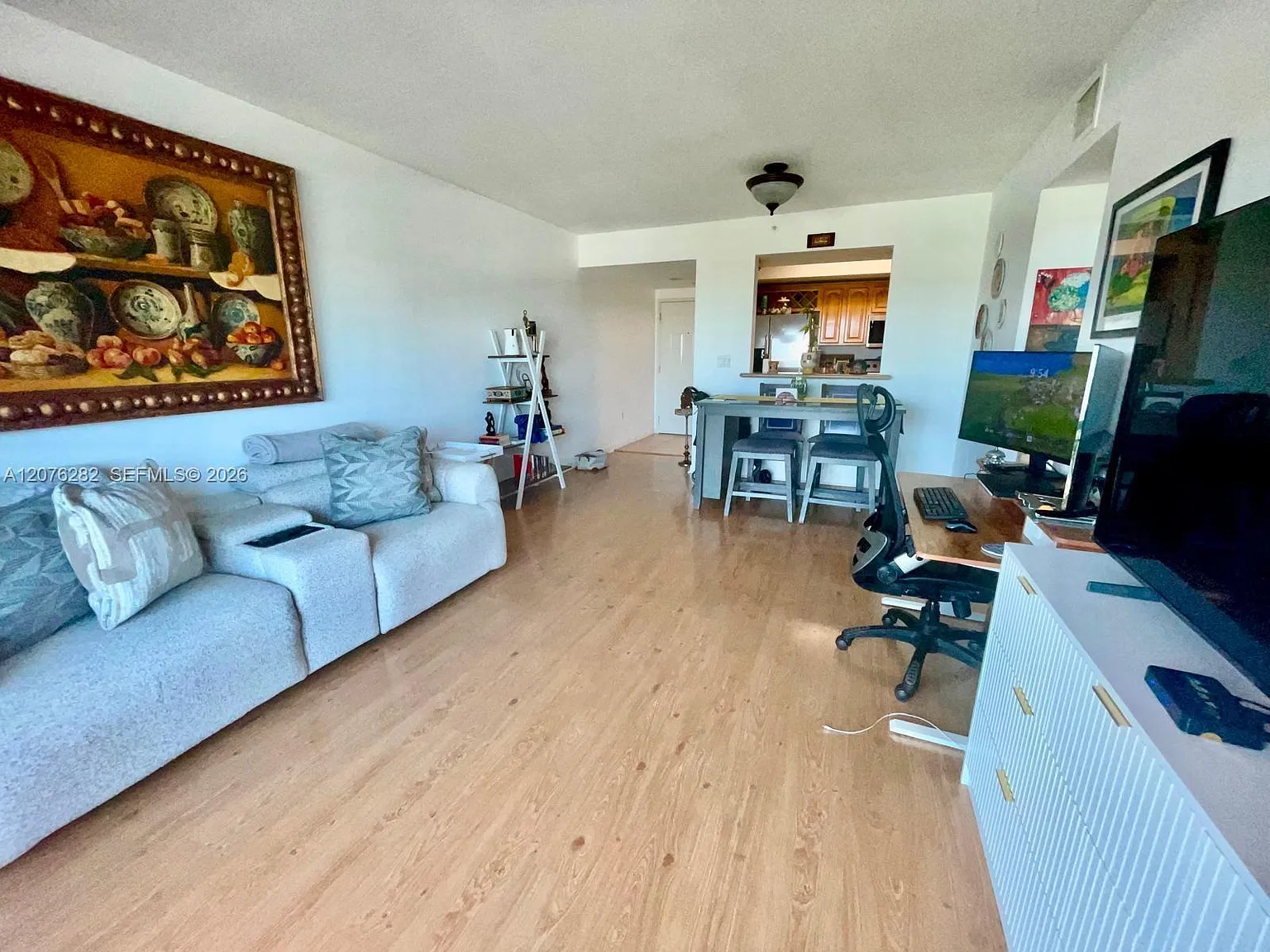 1 bed, 1.0 bath, 742 sqft, $2,100 — Photo 3