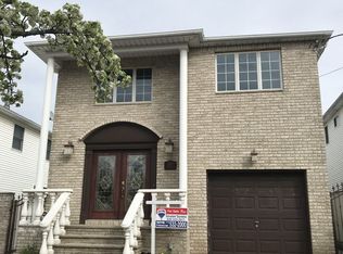 342 Amber St, Staten Island, NY 10306