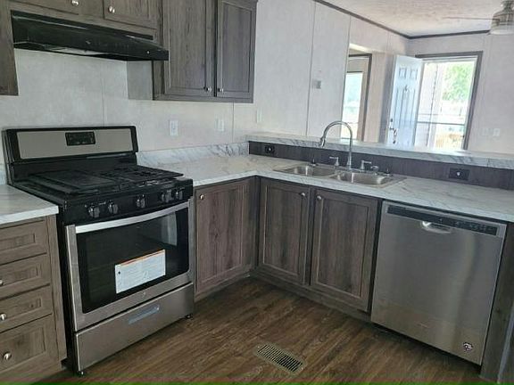 2nd image of 225 Cardinal Ln #225