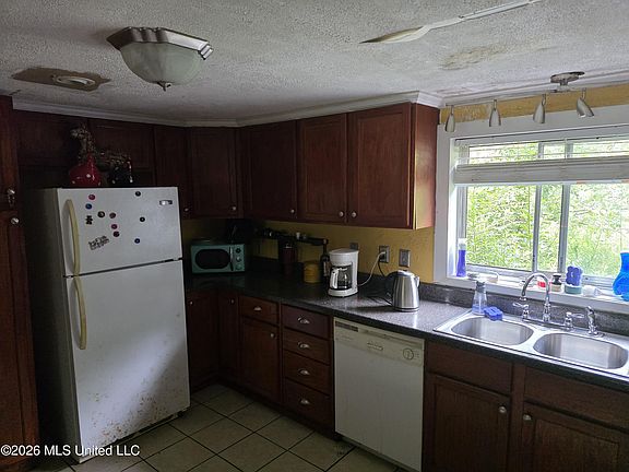 5th image of 2122 New Hope Rd