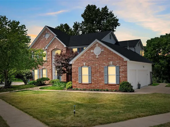 817 Castle Forest Ct, Ballwin, MO 63021